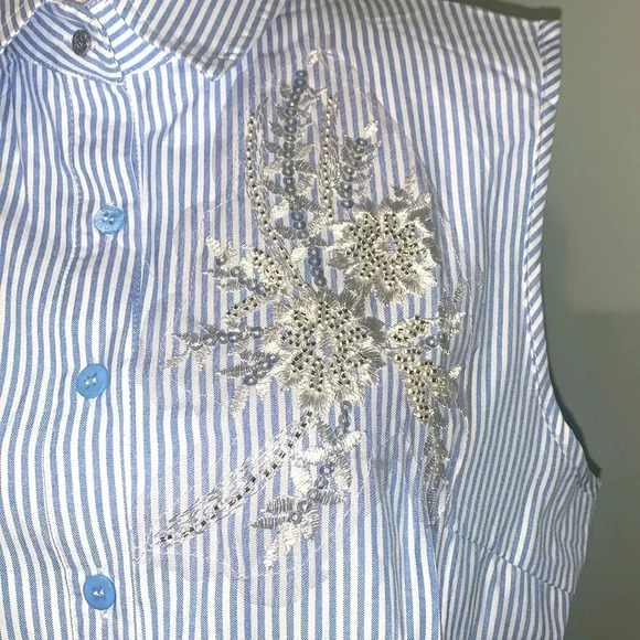 PREMIUM EMBROIDERY BEADED
DETAIL STRIPED PRINT BLOUSE - Picture 4 of 6